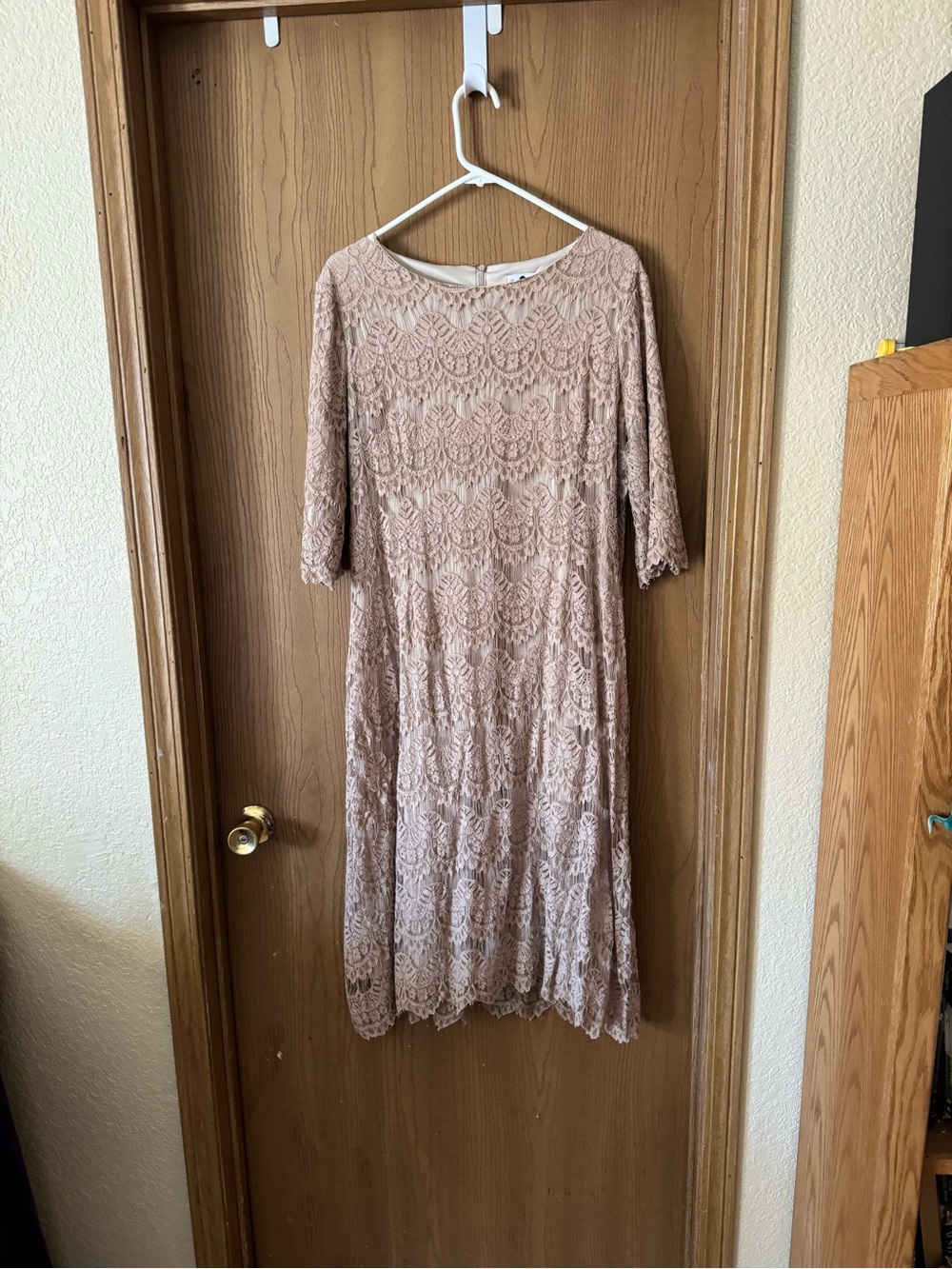 Dainty Jewells Lace Midi Dress in Blush Taupe